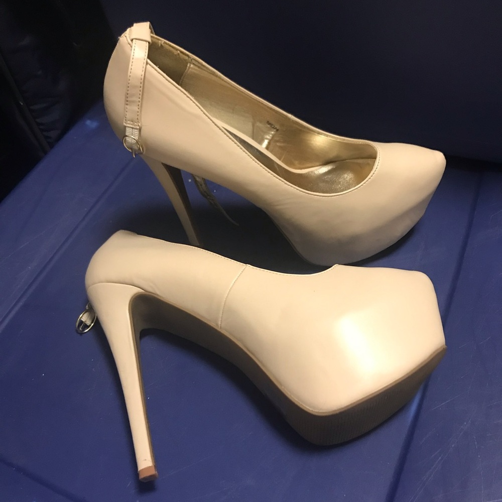 Nude color platform pumps